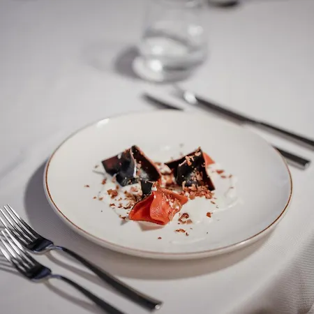 Marinaj & ホテル ティラナ