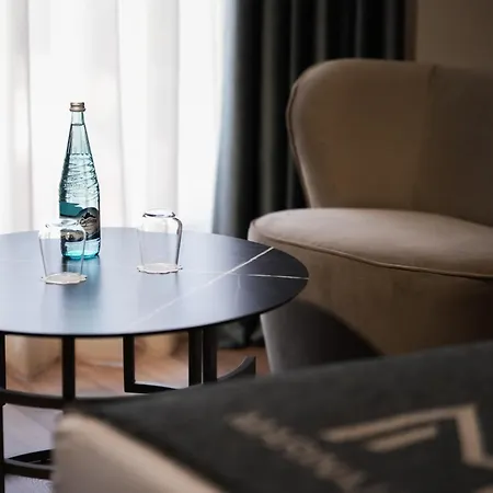 Marinaj & ホテル 4*