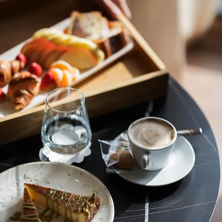 Marinaj & ティラナ