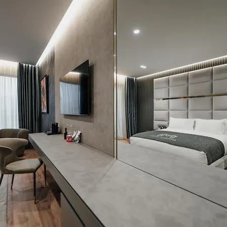 Marinaj & ティラナ