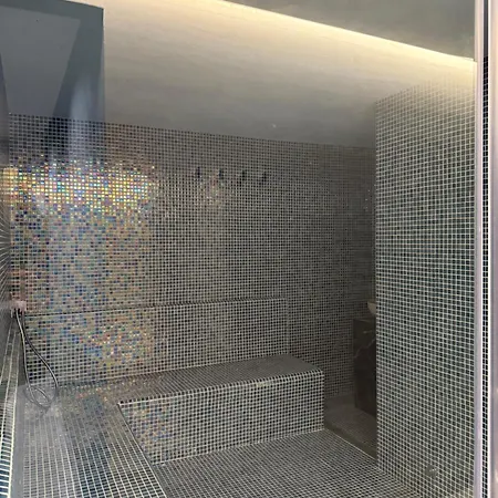 Marinaj & 4* ティラナ