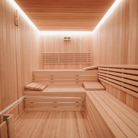 Marinaj & ティラナ