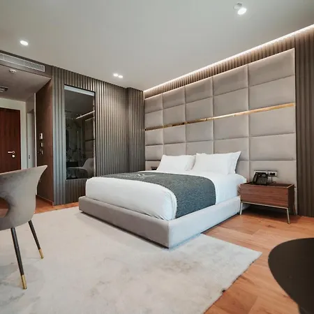 Marinaj & 4* ティラナ