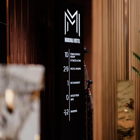 ホテル Marinaj &