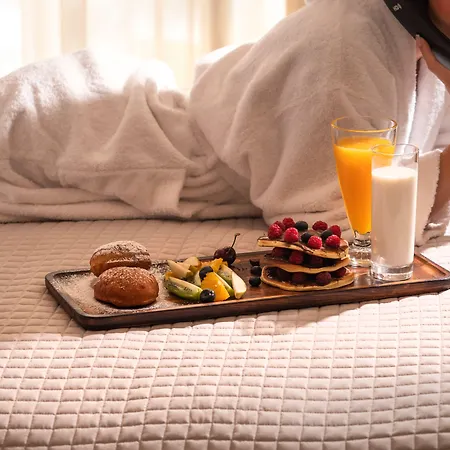 Marinaj & ホテル ティラナ