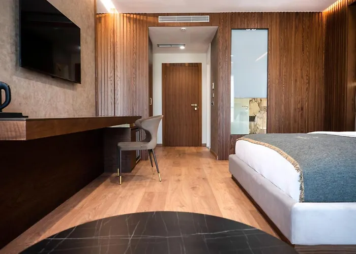 Hotel Marinaj & 4*