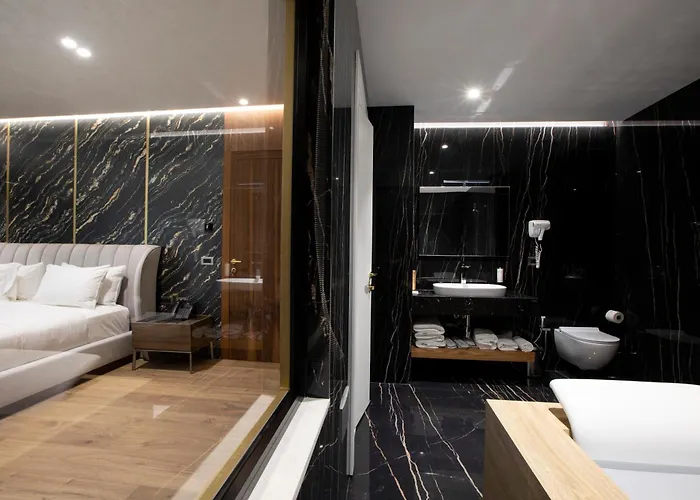 Marinaj & 4* 티라나