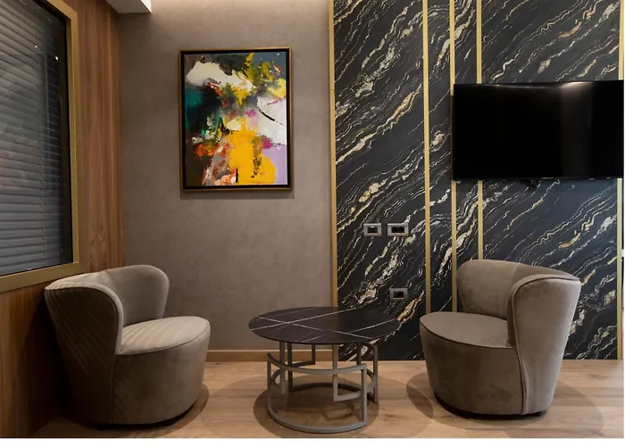 Marinaj & 호텔 티라나