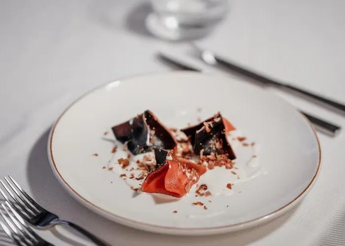 Marinaj & 호텔 티라나