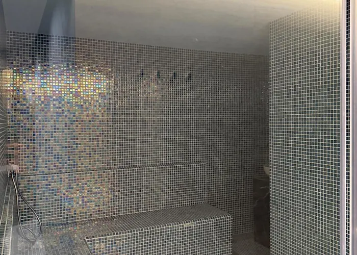 Marinaj & 4* 티라나