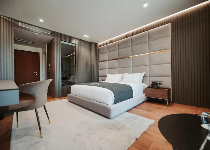 Marinaj & 4* 티라나