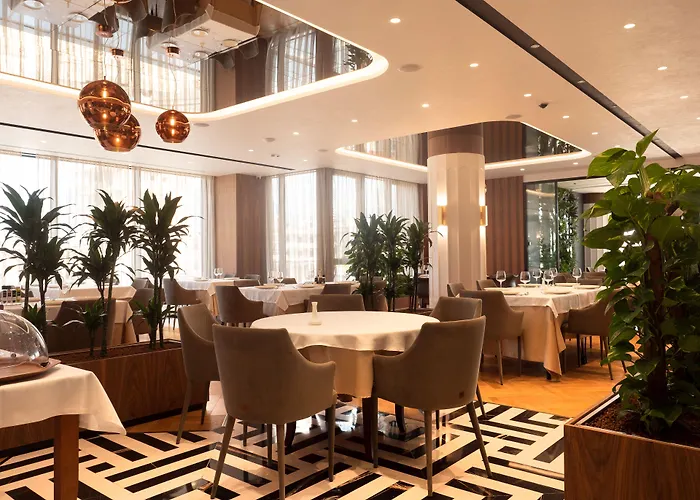 Marinaj & 호텔 티라나